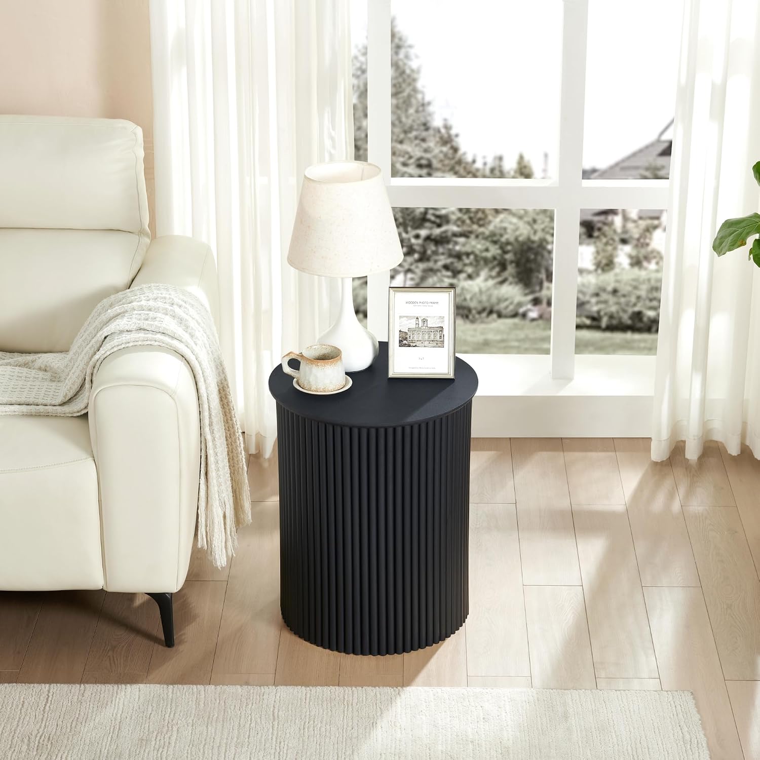 AVZEAR Small Round Side Table Fluted Night Stand Set of 2, 17.7' Mid Century Modern End Table, Circle Bedside Tables Wood Nightstands for Small Spaces, Living Room, Bedroom(Black)