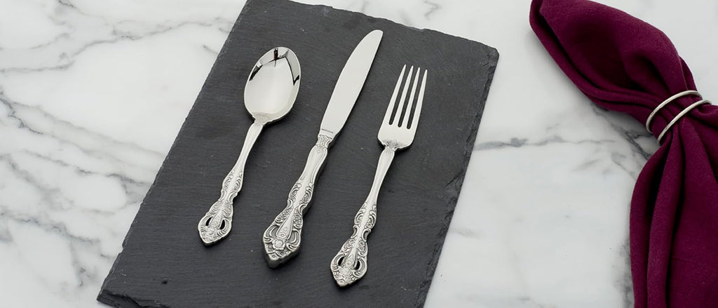 Oneida Silverware Set For 4, Michelangelo 20-Piece Fine Flatware Set, Service For 4, Heavyweight 18/10 Stainless Steel, Mirror Finish, Dishwasher Safe, Knives Spoons & Forks Sets (Silver, 20 Piece)
