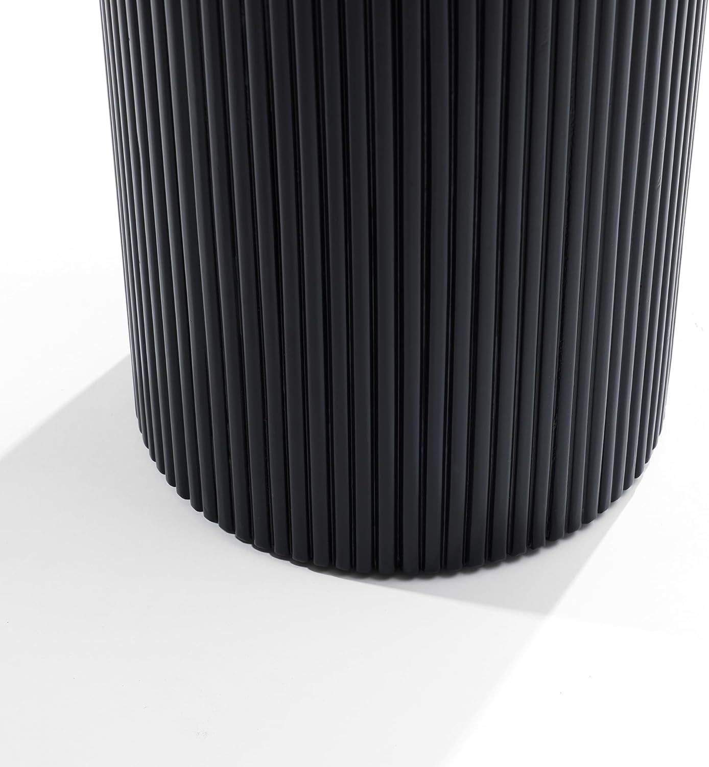 LuxenHome 21' Black Round Side Table, Fluted Black Side Table for Small Spaces, Modern Accent Round End Table for Living Room, Bedroom, Office