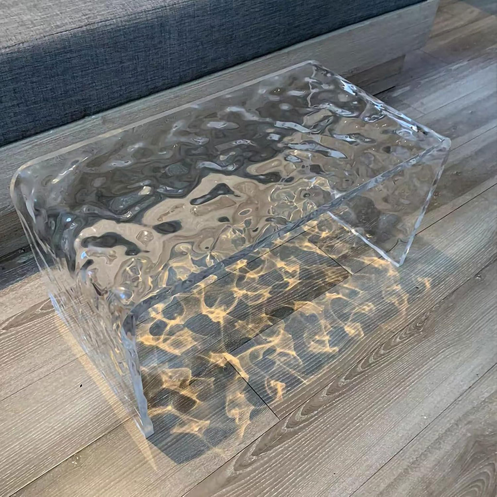 Acrylic C Table for Couch, 25.6 in Multipurpose C Shape Side Table Clear Acrylic Couch Table, Modern End Table Snack Laptop Holder, Slim Accent Sofa Side Table for Living Room Bedroom Patio