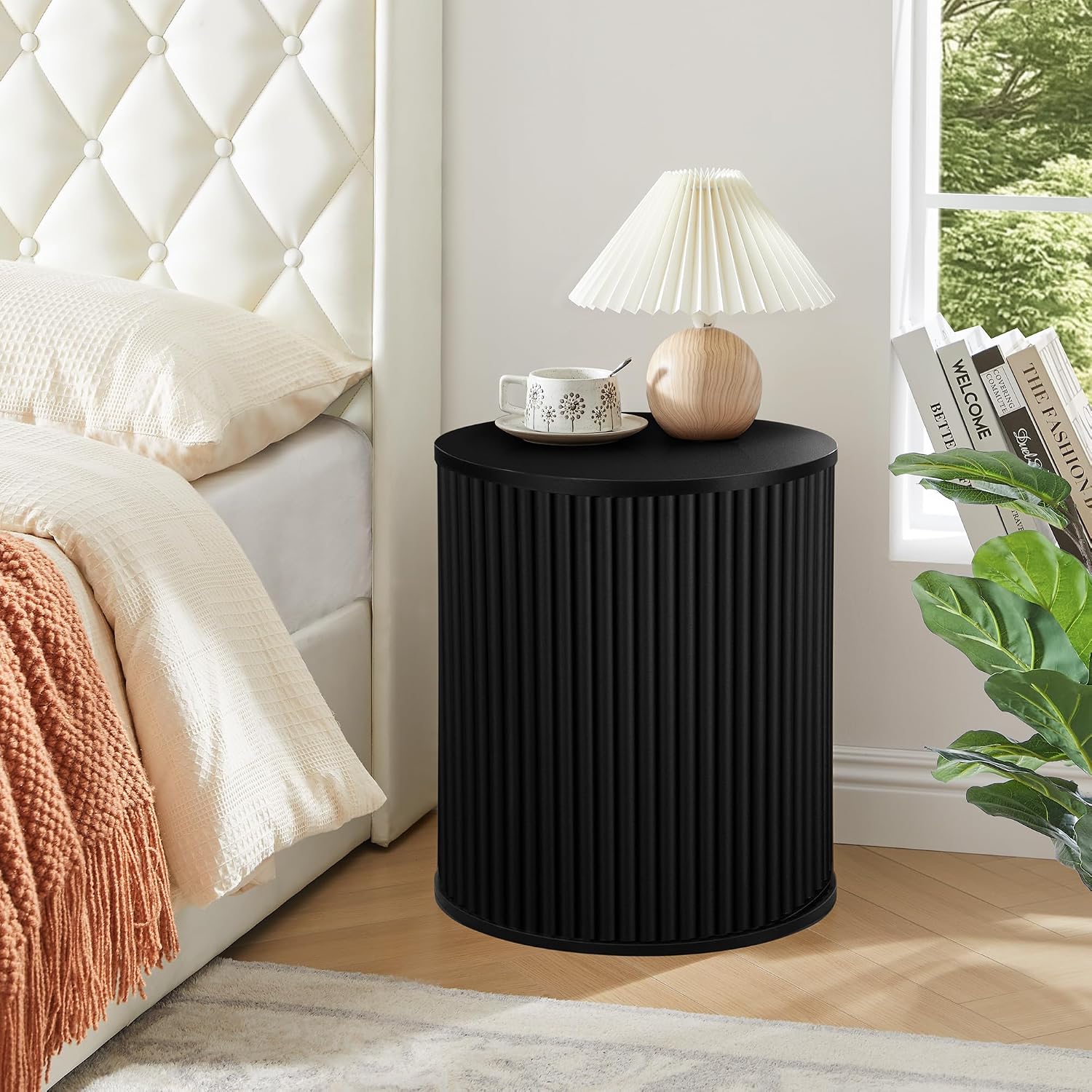 AVZEAR Small Round Side Table Fluted Night Stand Set of 2, Mid Century Modern End Table with Storage, Circle Bedside Tables Wood Nightstands for Small Spaces, Living Room, Bedroom (Black)