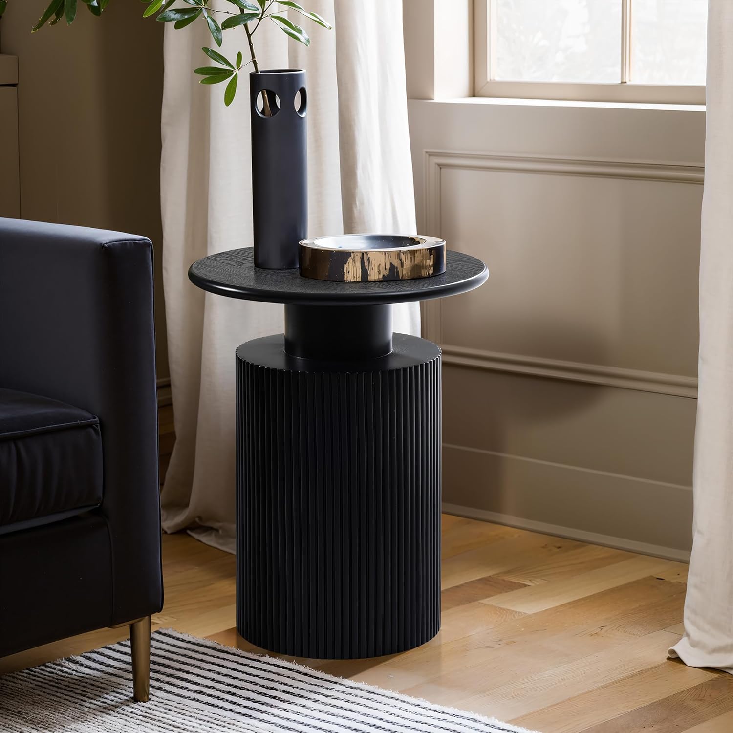 LuxenHome 21' Black Round Side Table, Fluted Black Side Table for Small Spaces, Modern Accent Round End Table for Living Room, Bedroom, Office