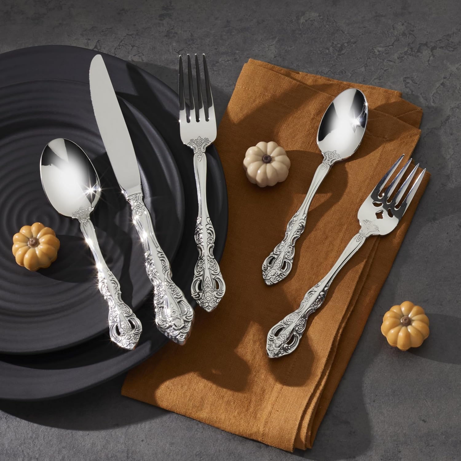 Oneida Silverware Set, Michelangelo 45 Piece Fine Flatware Set, Service For 8, 18/10 Stainless Steel, Dishwasher Safe, Flatware Cutlery Sets, Utensils, Knives Spoons and Forks, Home(Silver, 45 Pieces)
