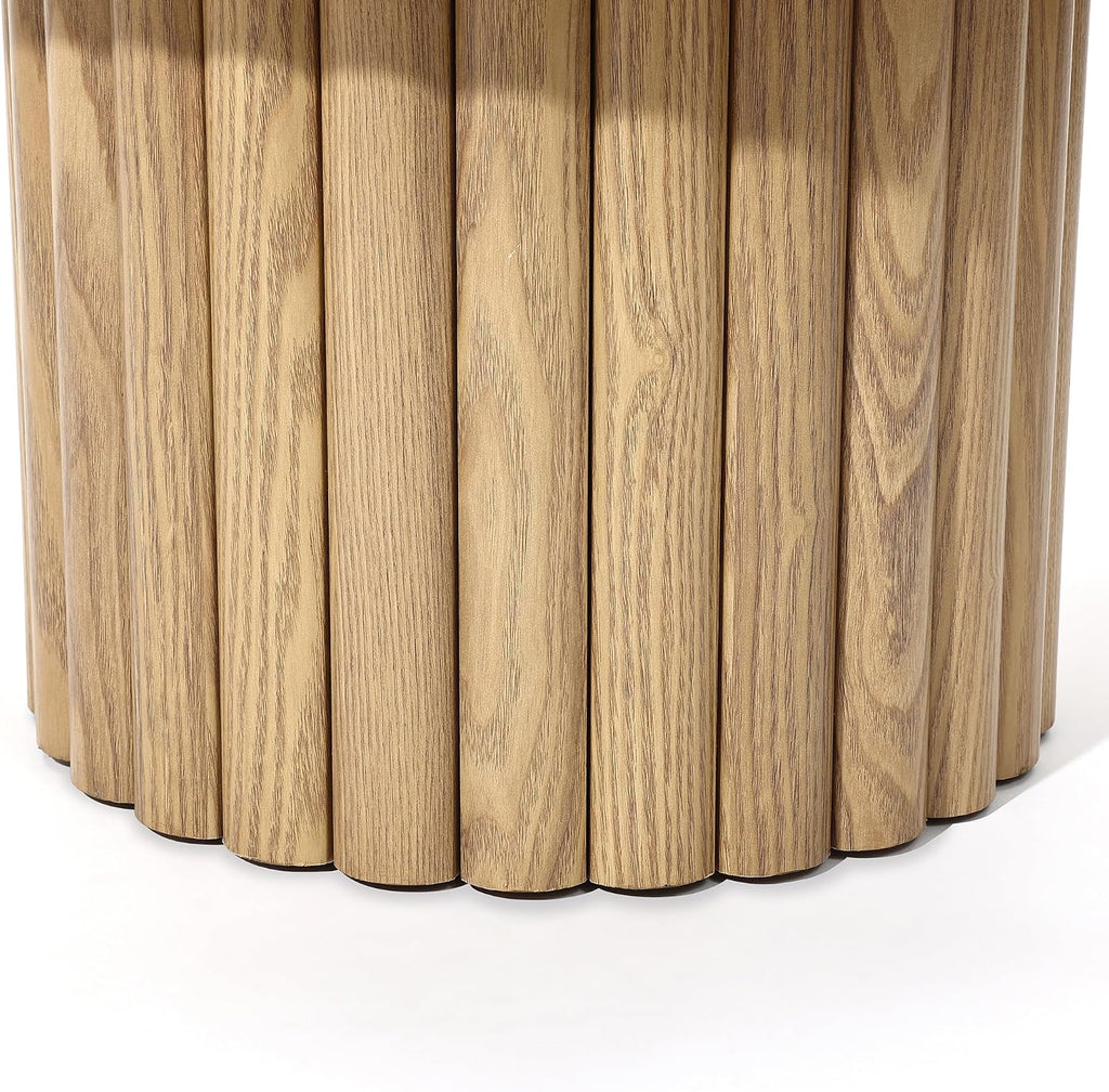 LuxenHome 23.5' Small Round Coffee Table, Wooden Fluted Oak Accent Table, Modern Side Tables for Living Room
