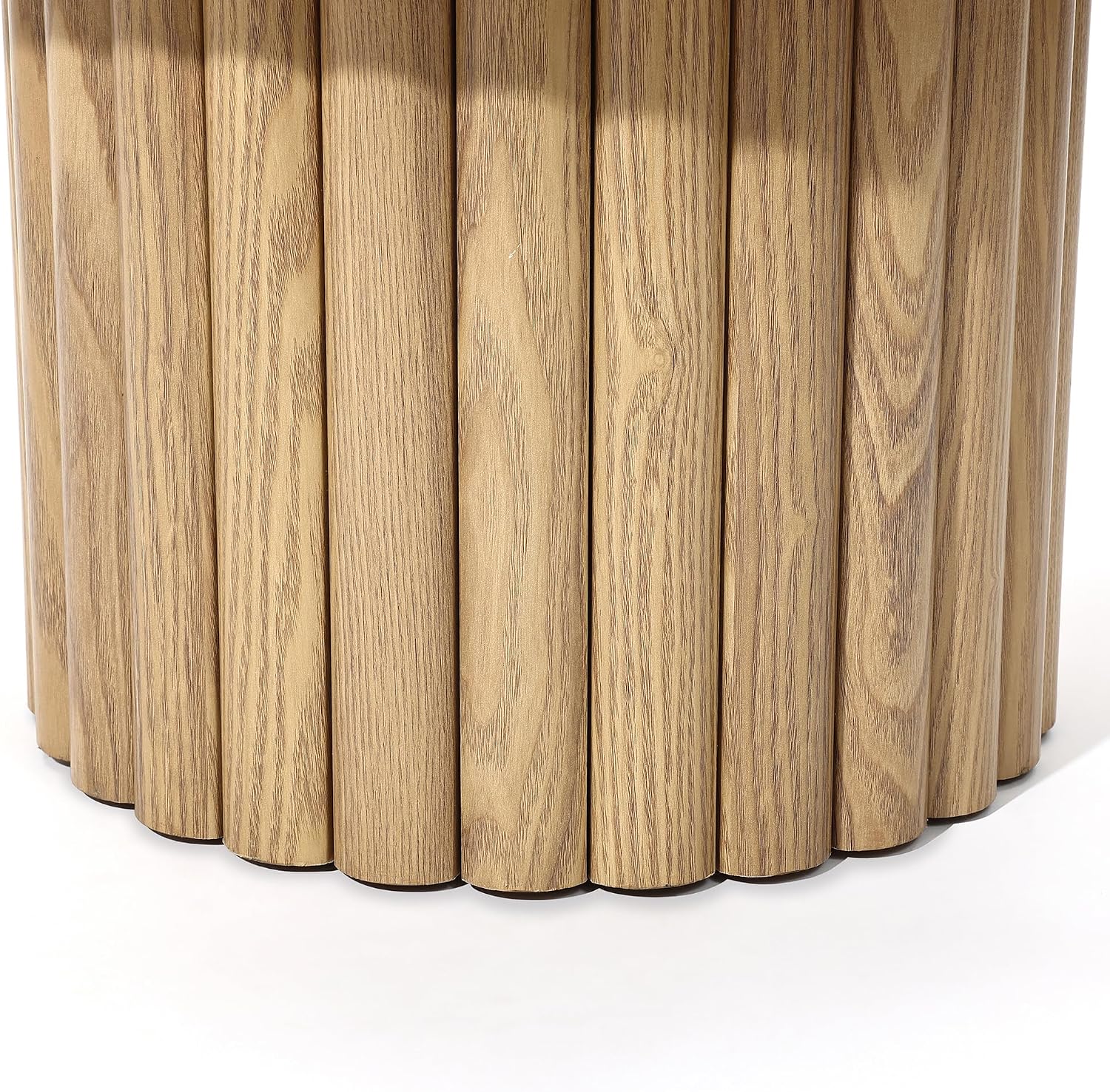 LuxenHome 23.5' Small Round Coffee Table, Wooden Fluted Oak Accent Table, Modern Side Tables for Living Room